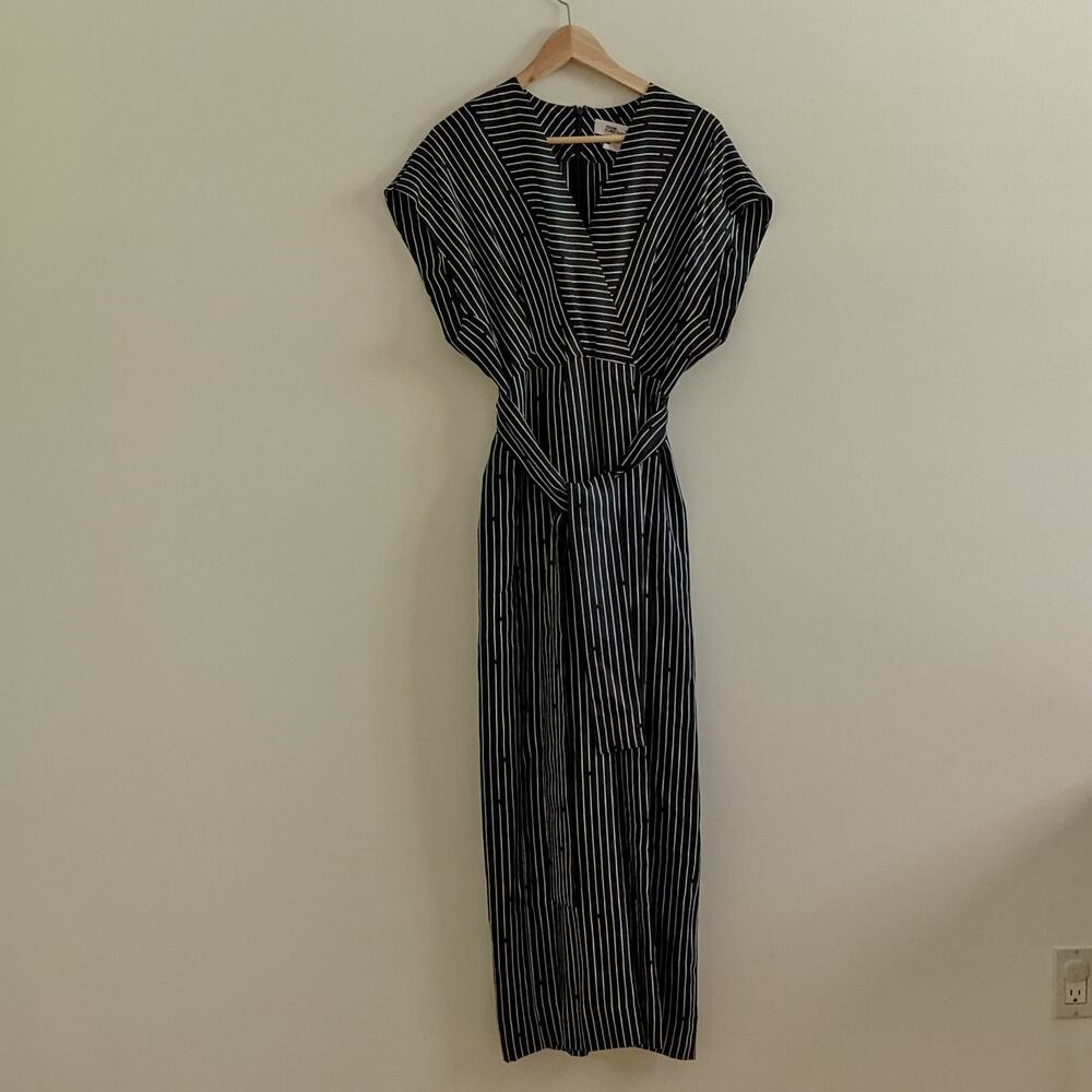 NWT Diane Von Furstenberg Sz 2 Short Sleeve V-Neck Silk Jumpsuit Larson Black